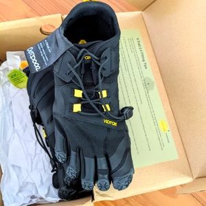Women's Vibram 5 fingers v trail 2.0 size 7.5-8 EU 38